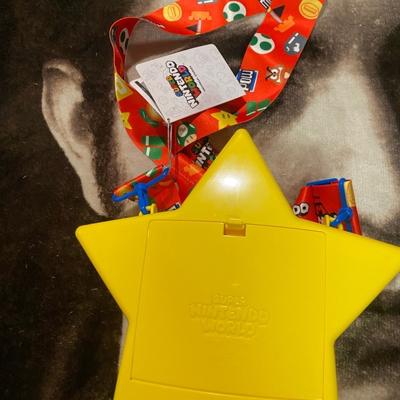 NWT Super Nintendo World Universal Studios Souvenir *Super Star* Popcorn Bucket - Picture 6 of 7